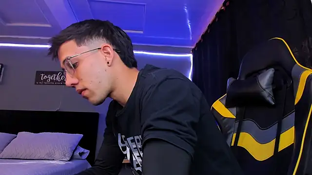 alexgiraldo   online show from 2, 12, 2025