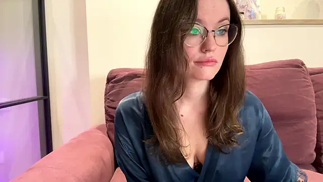 Snapshot of mia_shine_bright_wow chatting on 17, 9, 2025 mia shine bright wow online show from 17, 9, 2025