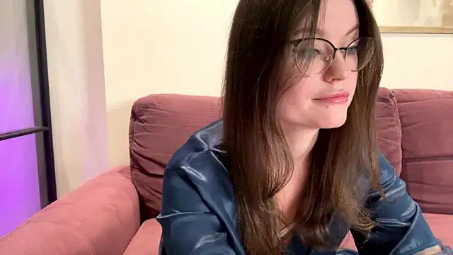 Snapshot of mia_shine_bright_wow chatting on 30, 9, 2025 mia shine bright wow online show from 30, 9, 2025