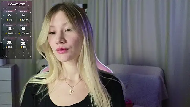 Snapshot of _Anna_Nolan_ chatting on 1, 10, 2025 Anna Nolan online show from 1, 10, 2025