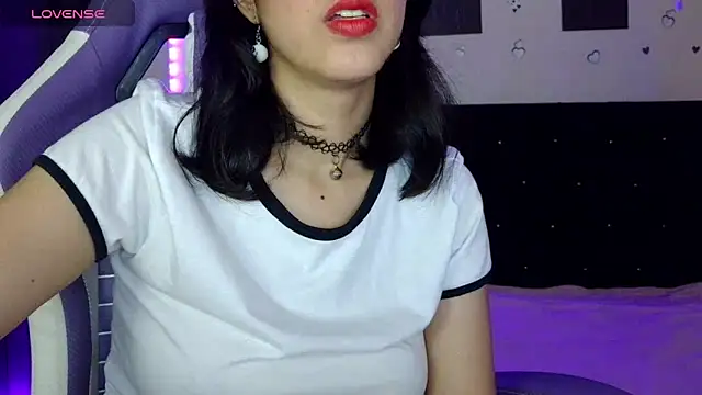 Snapshot of AvlieQueen chatting on 10, 4, 2026 AvlieQueen online show from 10, 4, 2026