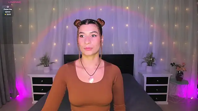 Evolet Bee online show from 18, 10, 2025