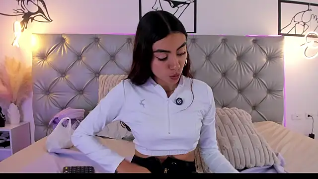 Naughty Couple83 online show from 15, 4, 2026