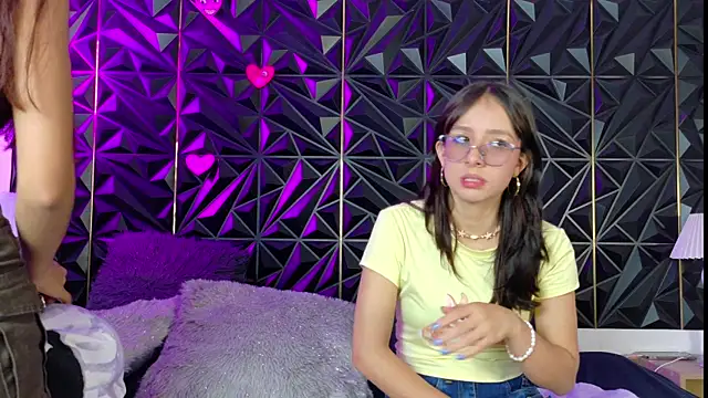 Naughty Couple83 online show from 22, 4, 2026