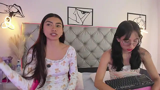 Naughty Couple83 online show from 25, 11, 2025