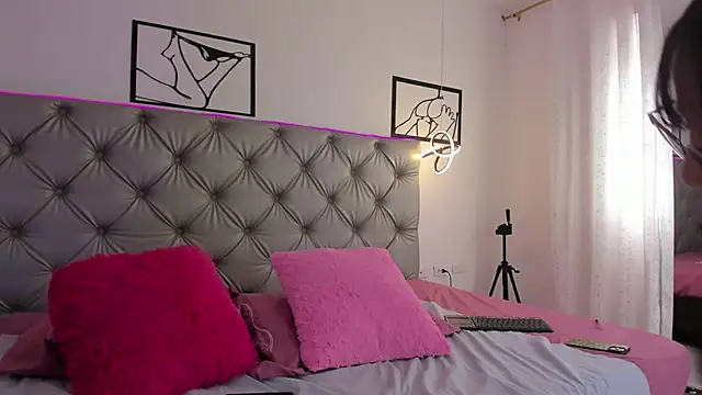 Naughty Couple83 online show from 3, 12, 2025