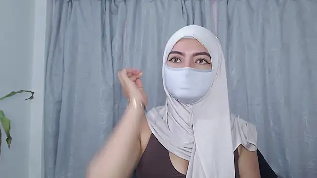 Snapshot of jade_nassar chatting on 28, 4, 2026 jade nassar online show from 28, 4, 2026