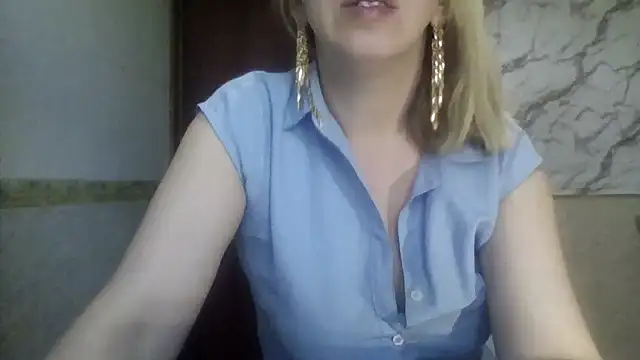 Snapshot of MiyaHottie chatting on 5, 7, 2026 MiyaHottie online show from 5, 7, 2026