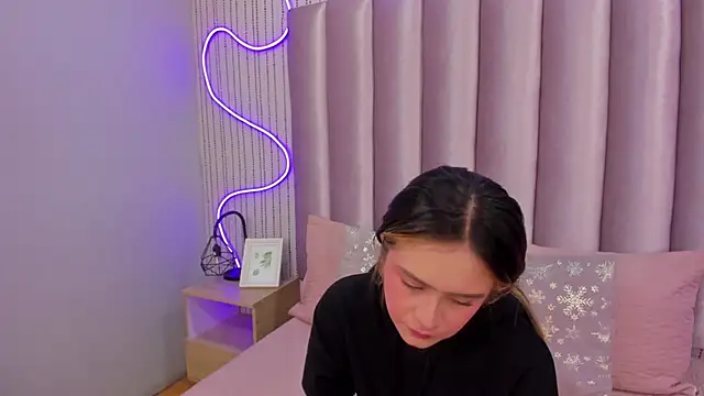 SamanthaPeachss online show from 18, 11, 2025