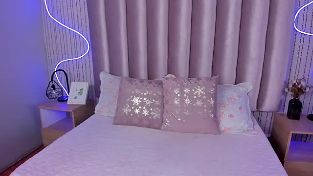 SamanthaPeachss online show from 9, 10, 2025