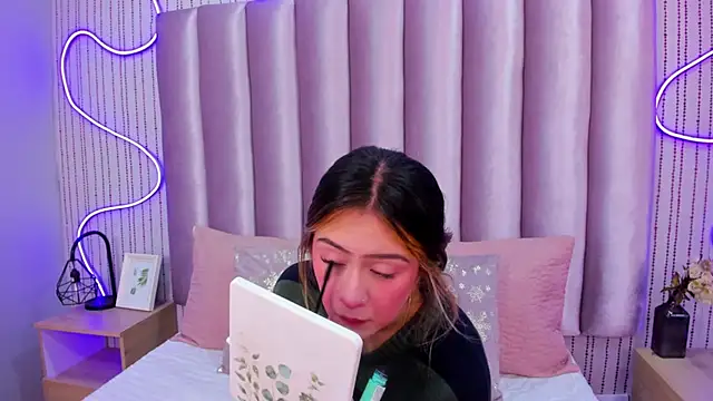 SamanthaPeachss online show from 7, 11, 2025