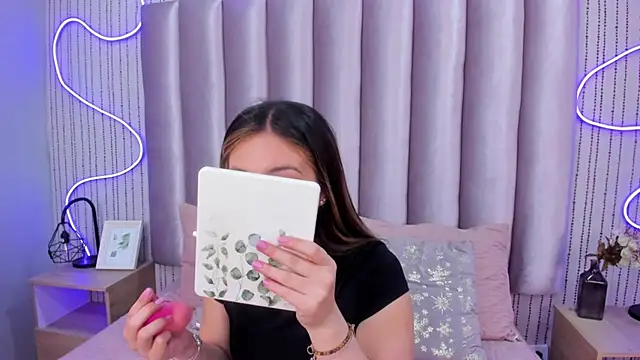 SamanthaPeachss online show from 11, 11, 2025