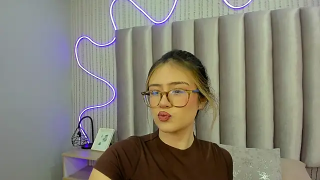 SamanthaPeachss online show from 1, 12, 2025