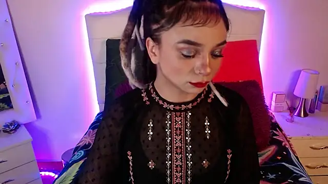 elapetitie online show from 10, 11, 2025