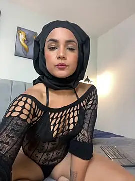 Samara Hadi  online show from 8, 9, 2025