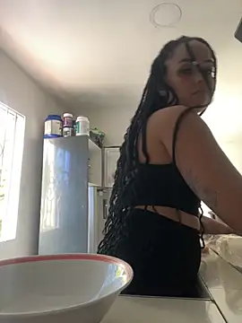 Samara Hadi  online show from 28, 10, 2025