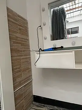 Snapshot of MaddyGray_ chatting on 29, 11, 2025 MaddyGray online show from 29, 11, 2025