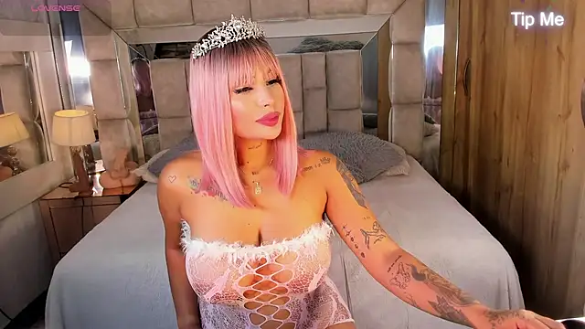 Snapshot of MaddyGray_ chatting on 18, 10, 2025 MaddyGray online show from 18, 10, 2025