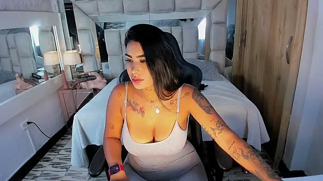 Snapshot of MaddyGray_ chatting on 19, 9, 2025 MaddyGray online show from 19, 9, 2025