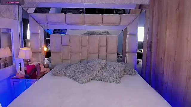 Snapshot of MaddyGray_ chatting on 11, 11, 2025 MaddyGray online show from 11, 11, 2025