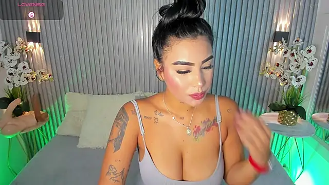Snapshot of MaddyGray_ chatting on 23, 9, 2025 MaddyGray online show from 23, 9, 2025