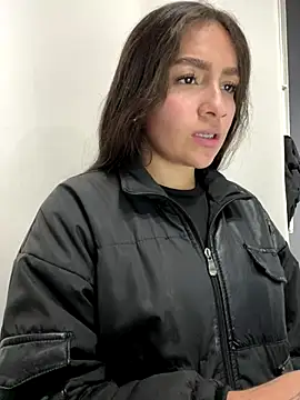 Alyha Cortes online show from 18, 10, 2025