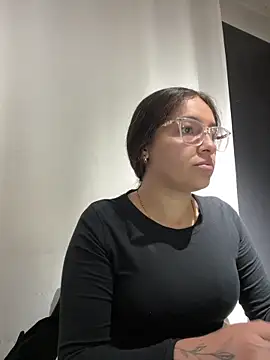 Alyha Cortes online show from 2, 12, 2025