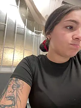 Alyha Cortes online show from 5, 2, 2026