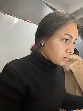 Alyha Cortes online show from 16, 2, 2026