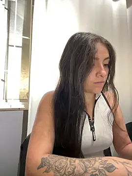 Alyha Cortes online show from 9, 10, 2025