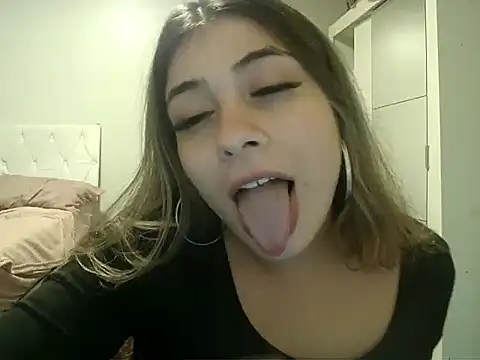 Becca B online show from 26, 4, 2026