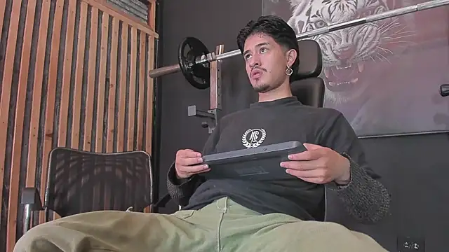 Snapshot of DimitriDeluxe chatting on 4, 11, 2025 DimitriDeluxe online show from 4, 11, 2025