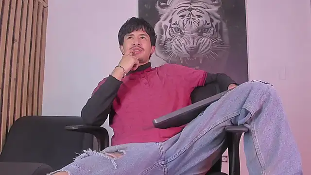 Snapshot of DimitriDeluxe chatting on 10, 10, 2025 DimitriDeluxe online show from 10, 10, 2025