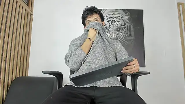 Snapshot of DimitriDeluxe chatting on 16, 10, 2025 DimitriDeluxe online show from 16, 10, 2025