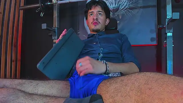 Snapshot of DimitriDeluxe chatting on 15, 11, 2025 DimitriDeluxe online show from 15, 11, 2025