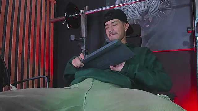 Snapshot of DimitriDeluxe chatting on 6, 11, 2025 DimitriDeluxe online show from 6, 11, 2025