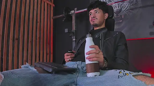 Snapshot of DimitriDeluxe chatting on 12, 11, 2025 DimitriDeluxe online show from 12, 11, 2025