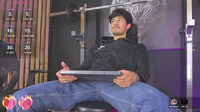 Snapshot of DimitriDeluxe chatting on 23, 10, 2025 DimitriDeluxe online show from 23, 10, 2025