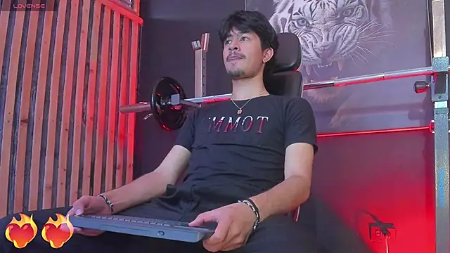 Snapshot of DimitriDeluxe chatting on 27, 10, 2025 DimitriDeluxe online show from 27, 10, 2025