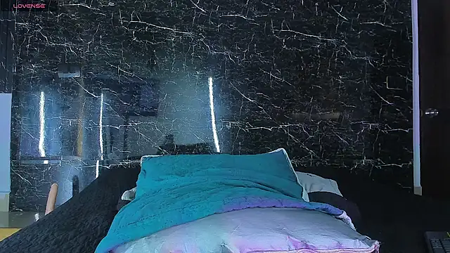 Snapshot of DimitriDeluxe chatting on 15, 11, 2025 DimitriDeluxe online show from 15, 11, 2025