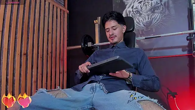 Snapshot of DimitriDeluxe chatting on 29, 10, 2025 DimitriDeluxe online show from 29, 10, 2025