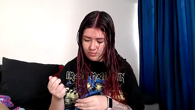 Snapshot of evilheart_69 chatting on 20, 11, 2025 evilheart 69 online show from 20, 11, 2025