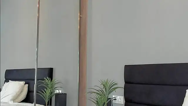 Forever Smiler online show from 14, 10, 2025