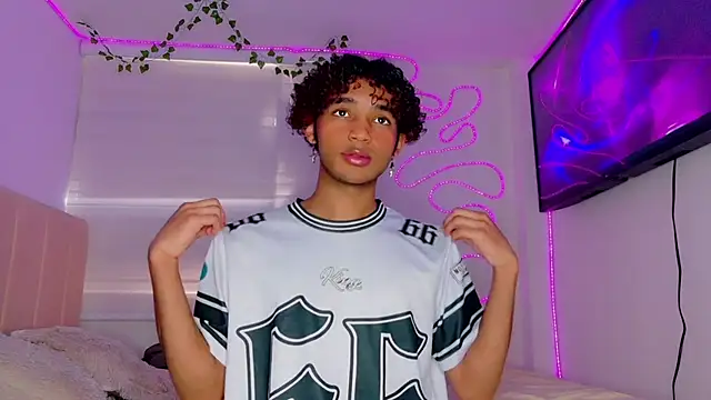 Aaron Wiinter online show from 9, 9, 2025