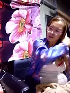 SexyHottMom online show from 7, 11, 2025