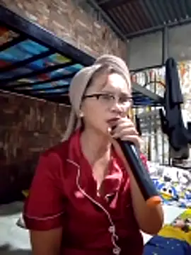 SexyHottMom online show from 19, 4, 2026