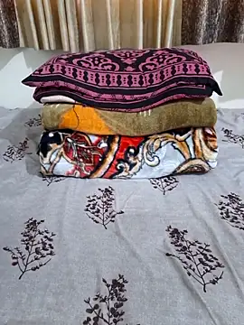 Queen Nora online show from 5, 4, 2026