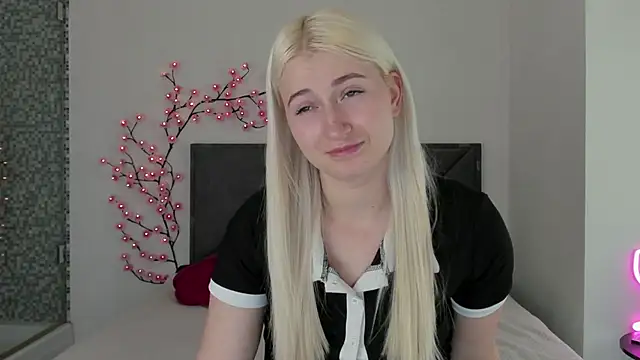 HollyTailors online show from 22, 3, 2026