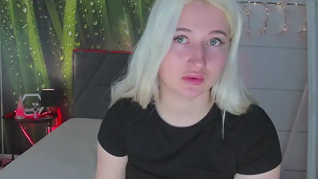 HollyTailors online show from 15, 4, 2026