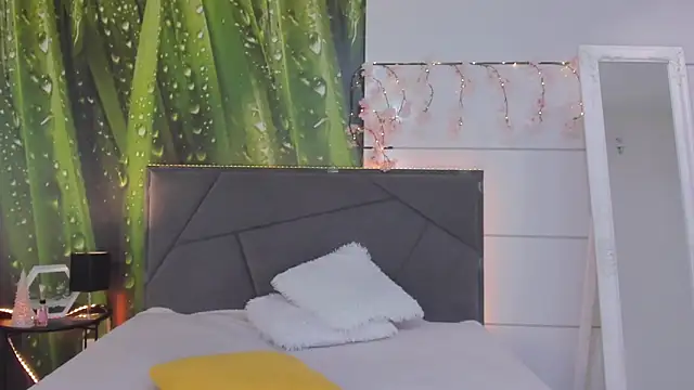 HollyTailors online show from 8, 2, 2026